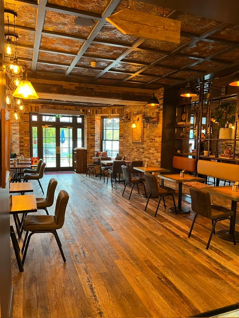 Lake View Garden Bar